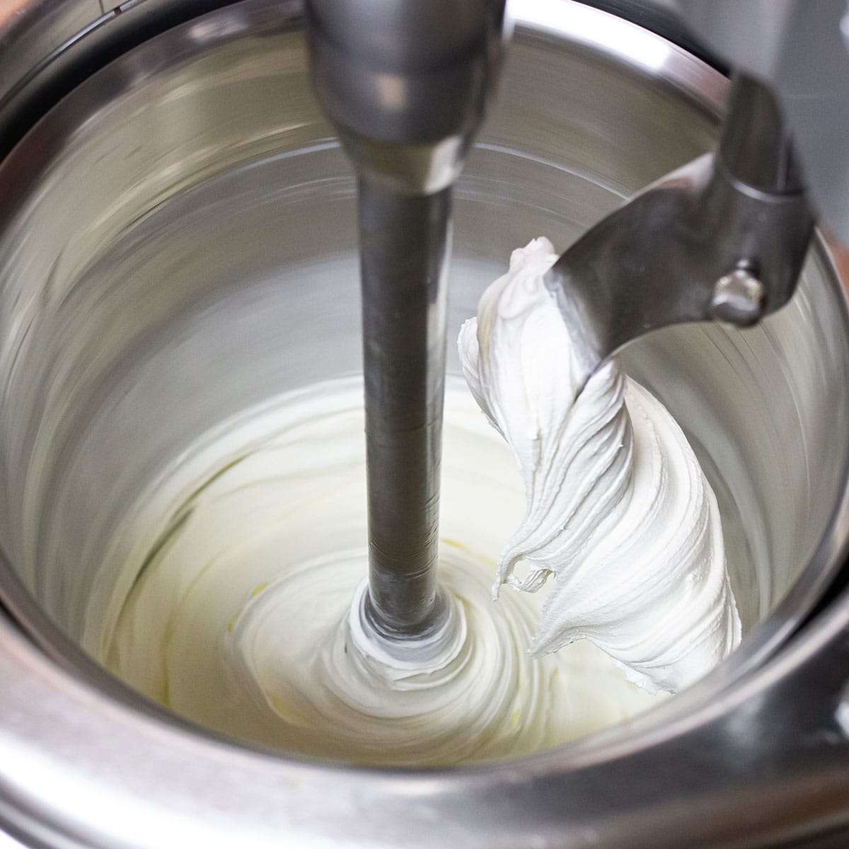 Stracciatella gelato making